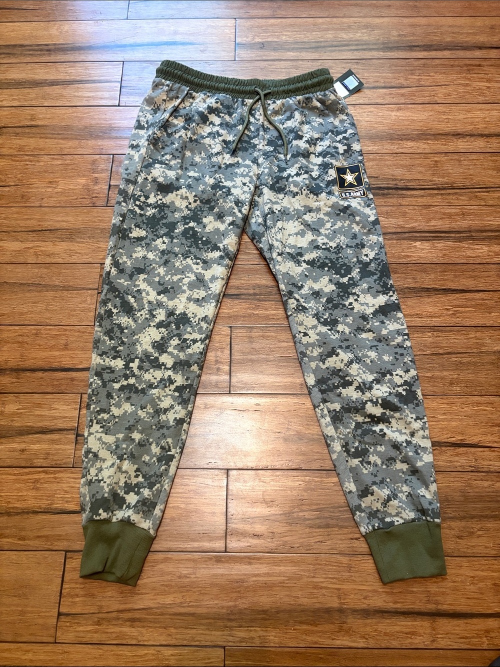 US Army Digital Camouflage Men’s Sweatpants Size Small NWT